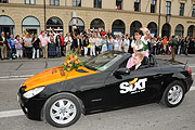 ...oder von Sixt incl. Regina Sixt auf dem Beifahrersitz (Foto: Ingrid Grossmann)